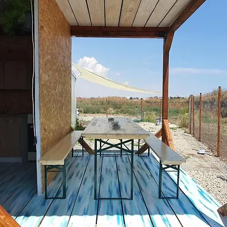 Free People مكان تخييم *